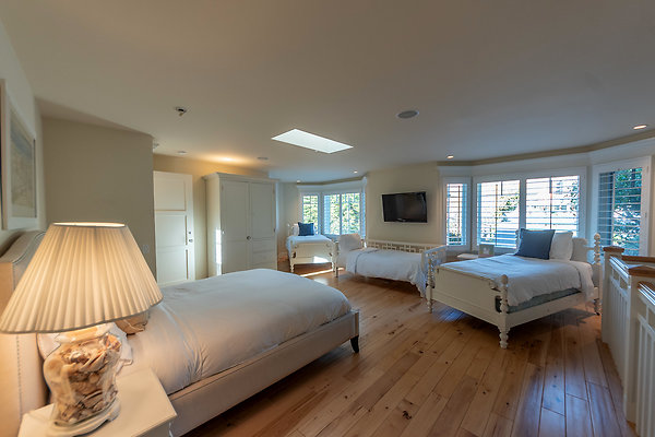 30760 Broadbeach Guesthouse-11