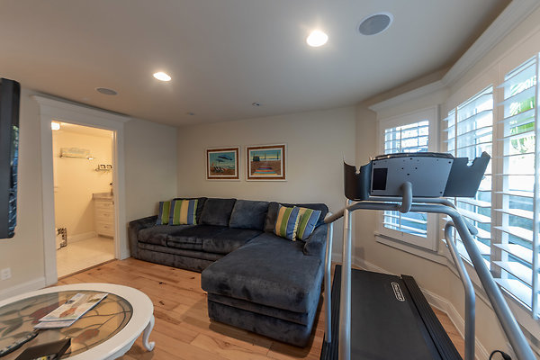 38 guesthouse living room (1)