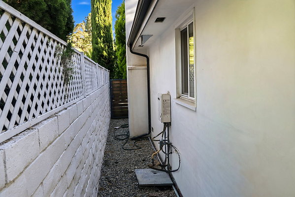 64-web-or-mls-13135-chandler-blvd