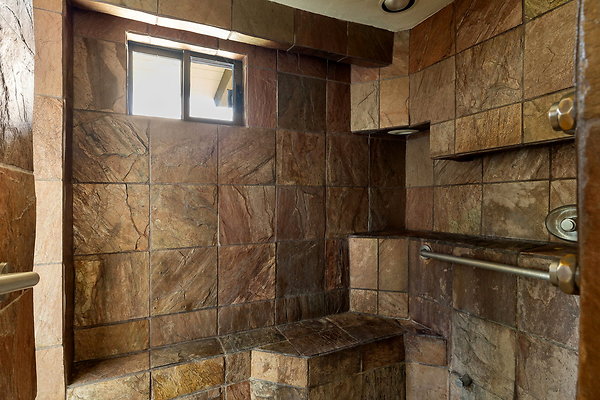 38-web-or-mls-28611 Bamfield -38