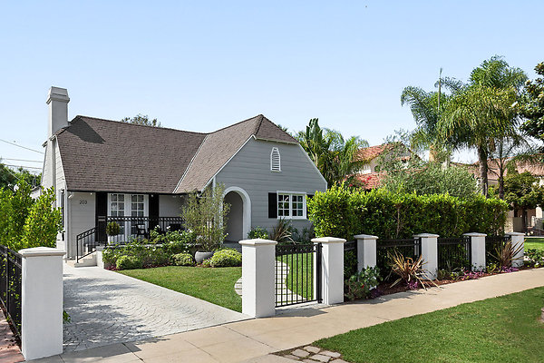 1-web-or-mls-203-n-lucerne-blvd