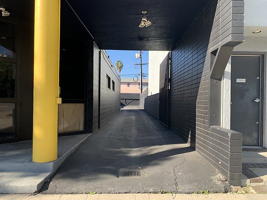 5 Front Driveway 5 Front Driveway