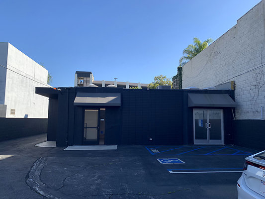 8 Rear Facade 8 Rear Facade