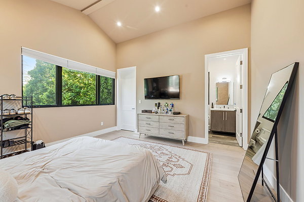 19-web-or-mls-13135-chandler-blvd 19-web-or-mls-13135-chandler-blvd