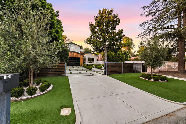 1-web-or-mls-13135-chandler-blvd 1-web-or-mls-13135-chandler-blvd