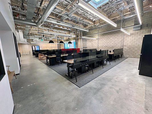 Fab-Factory-53-3rdFloor-Workspace-Rearview
