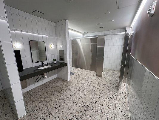 Fab-Factory-72-3rdFloor-BathroomA1