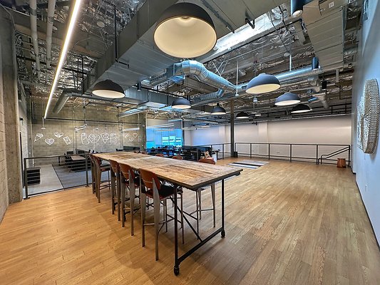Fab-Factory-59-3rdFloor-Workspace-Creative-Rearview